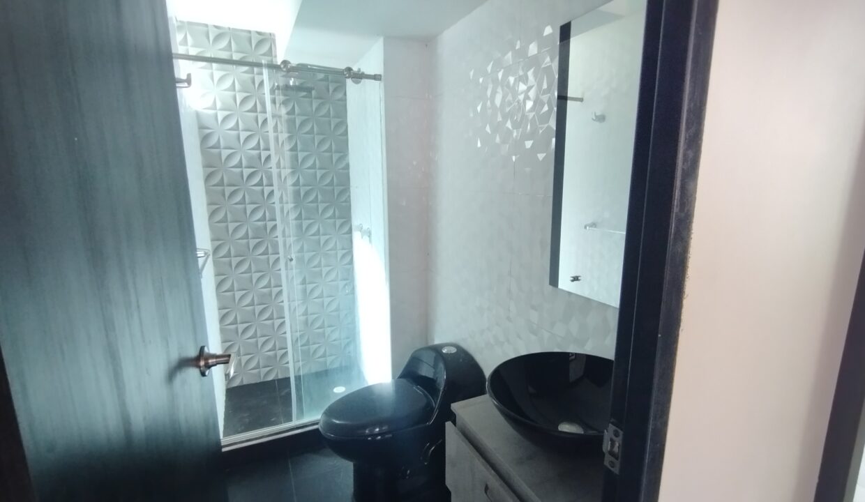 1000158555