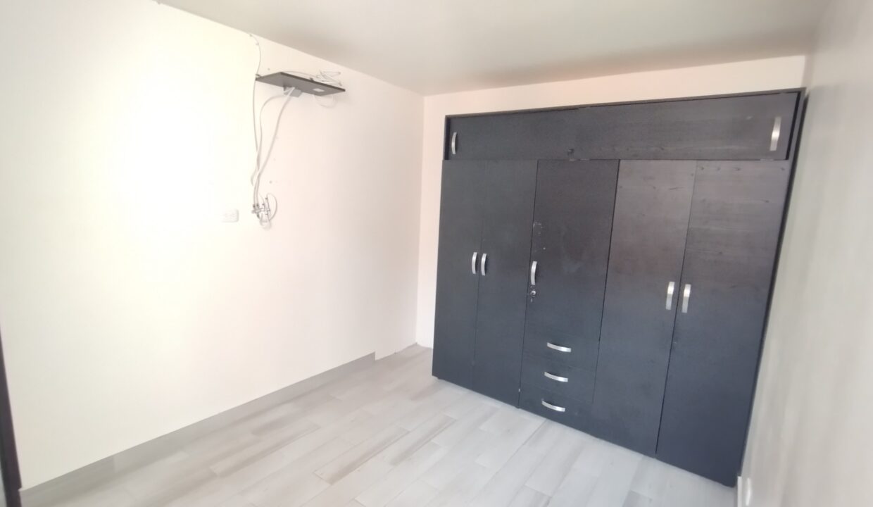1000158560