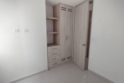 1000164745