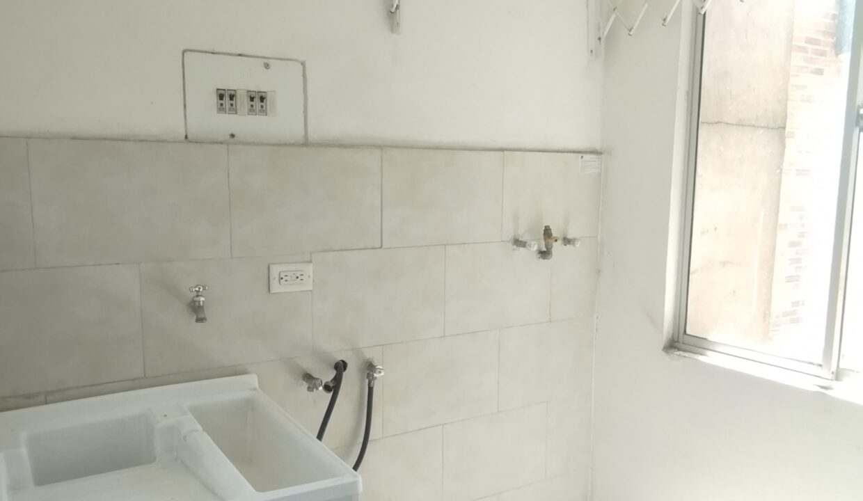 1000190825