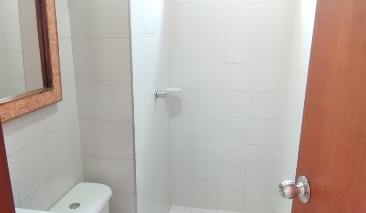 1000199048