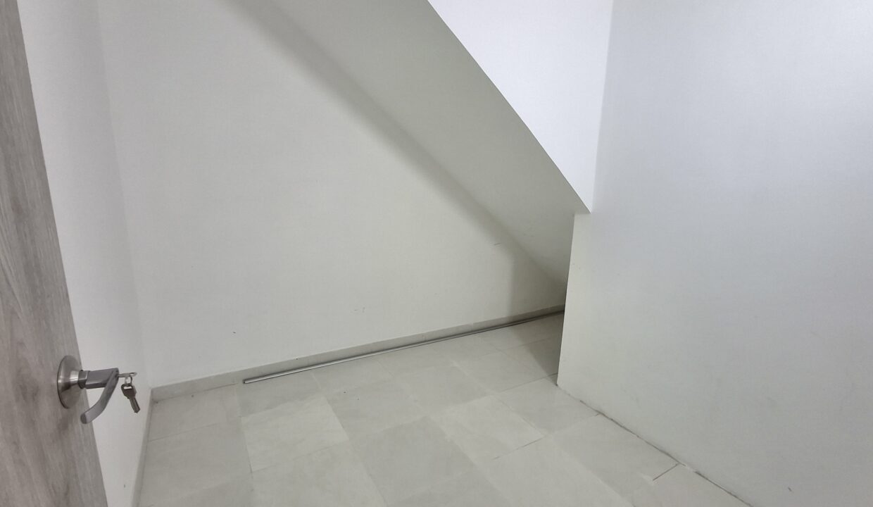 1000029906