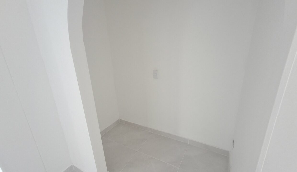 1000145295