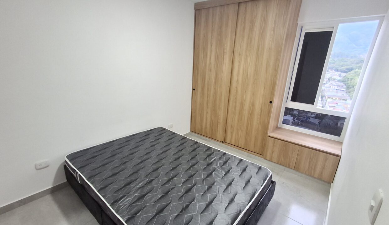 1000243787