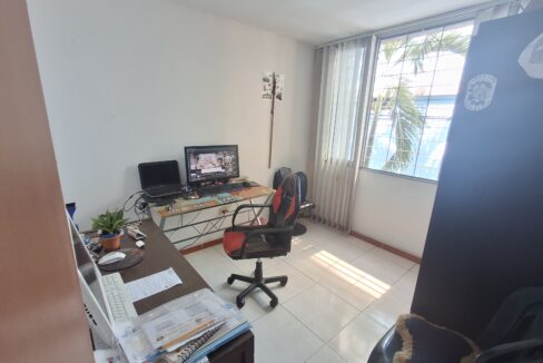 1000244575
