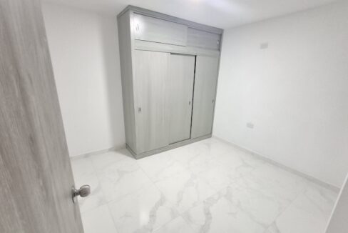 1000267305